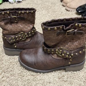 Detailed brown boots SZ 7